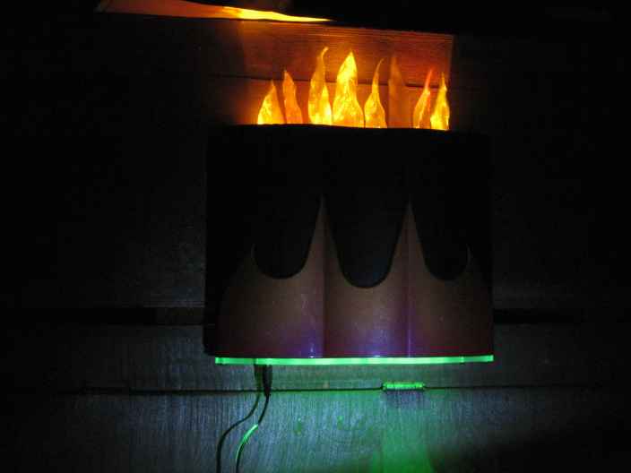 Светильник-бра с эффектом живого огня
