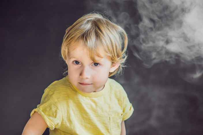 Табачный дым портит зрение детей