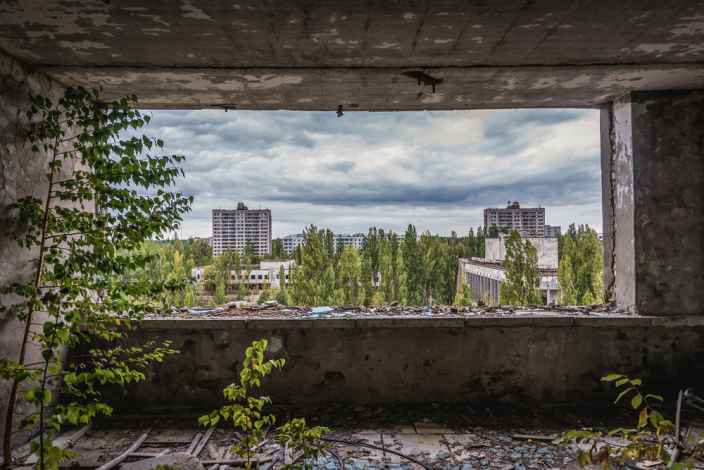 В Чернобыле блогеры сделали ремонт в заброшенной квартире