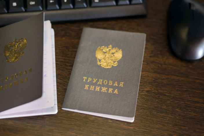 Минтруд: работодатели будут обязаны сохранить зарплату в нерабочую неделю