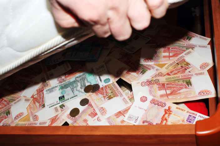 Россияне рассказали, сколько нужно отложить денег на «чёрный день»