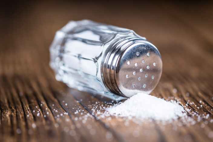 Диетолог разрушила мифы о пользе отказа от соли