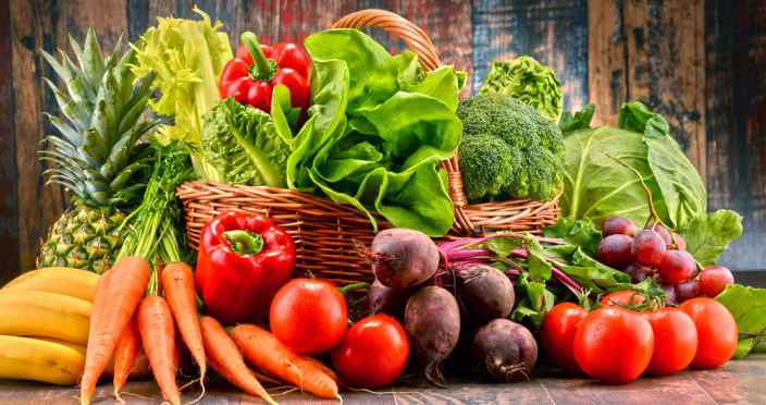 Эксперты назвали продукты для повышения качества загара