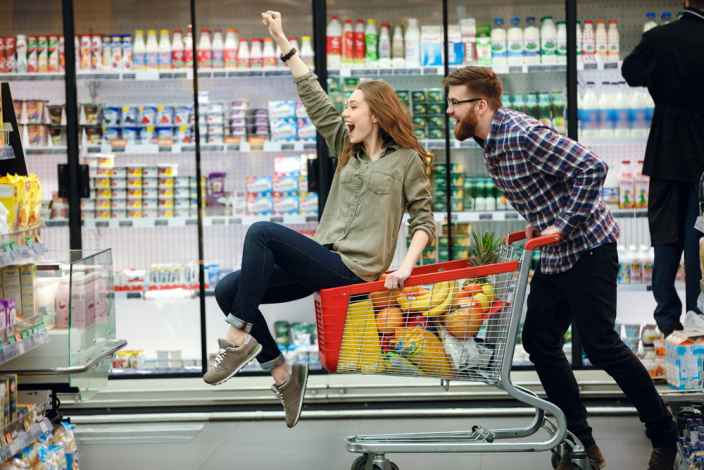 Мужчины тратят больше денег в супермаркетах, чем женщины — исследование