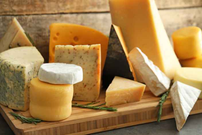 Стал известен самый любимый сыр в России