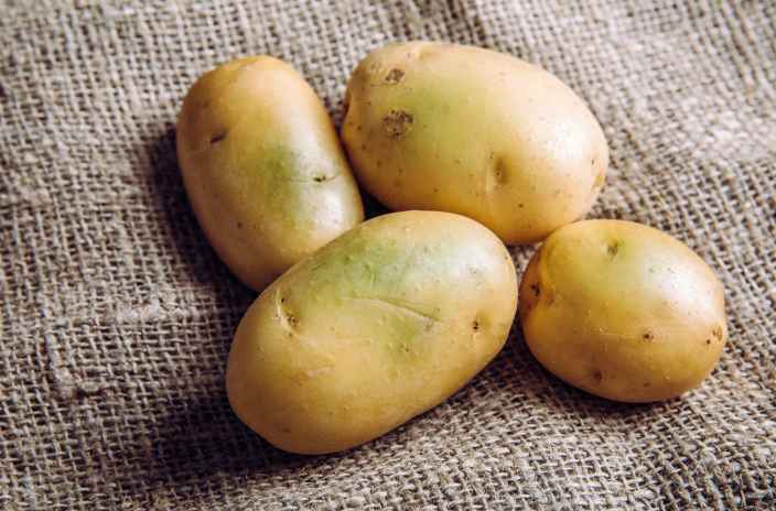 Ядовитый картофель. Как обычный овощ за зиму может превратиться в опасный продукт?