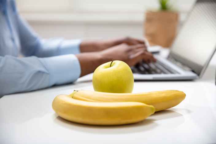 5 полезных продуктов для перекуса на работе