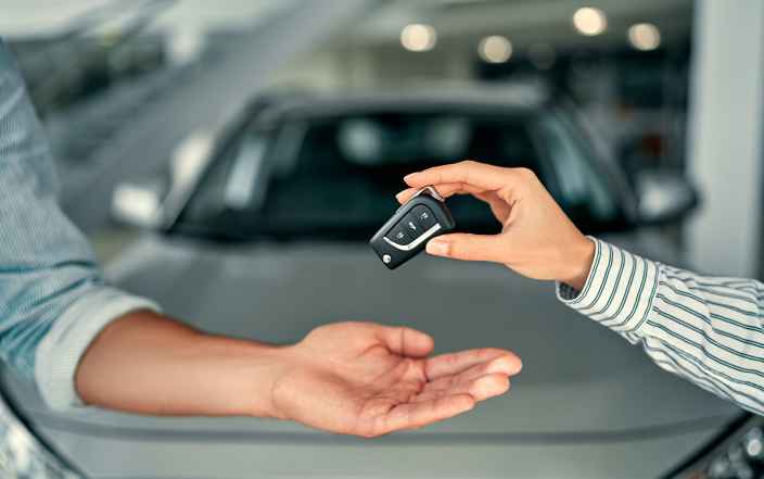 Стоит ли продавать автомобиль в декабре 2022: мнение экспертов