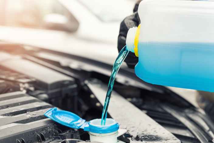 Почему зимняя жидкость для стеклоомывателя замерзает в мороз