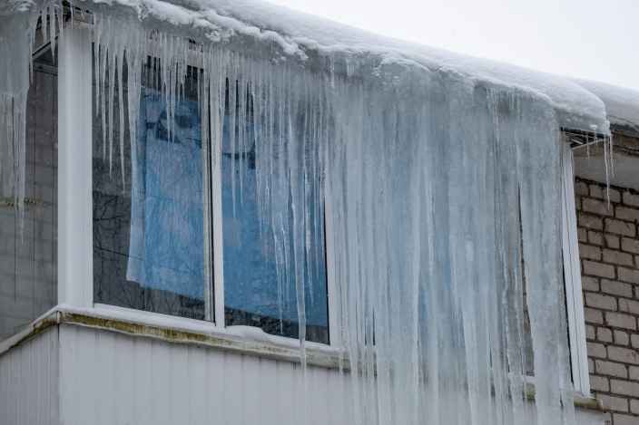 Кто несёт ответственность за сосульки на балконе
