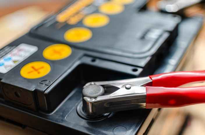 Как защитить автомобильный аккумулятор от морозов