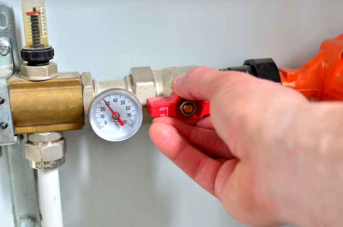 За что могут отключить газ, свет и воду в квартире