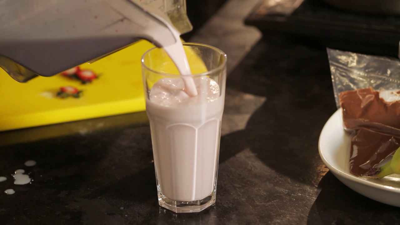 Молочный коктейль с клубникой