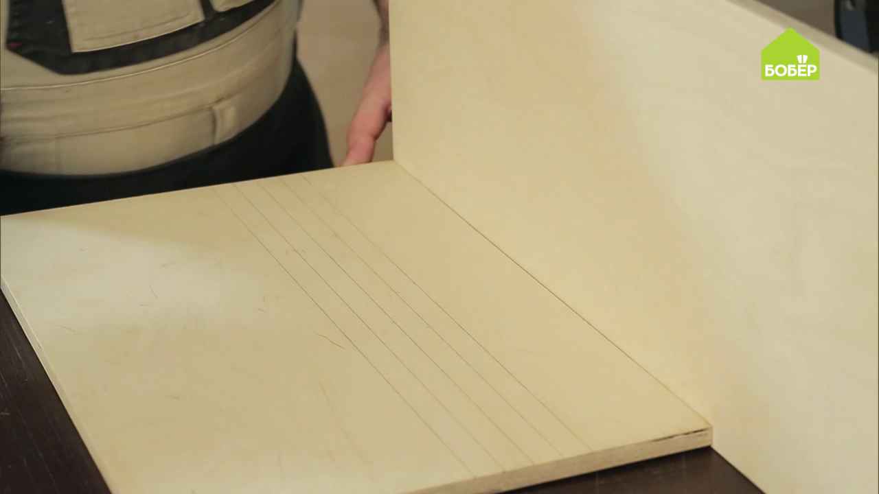 Укладываем напольное покрытие