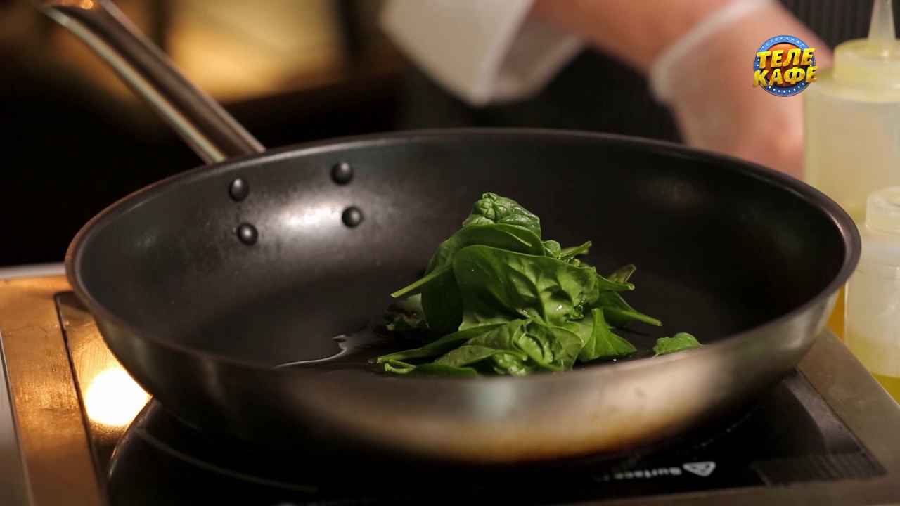 Салат из спаржи и шпината с оливковым маслом и ревенём - Бобёр.ру