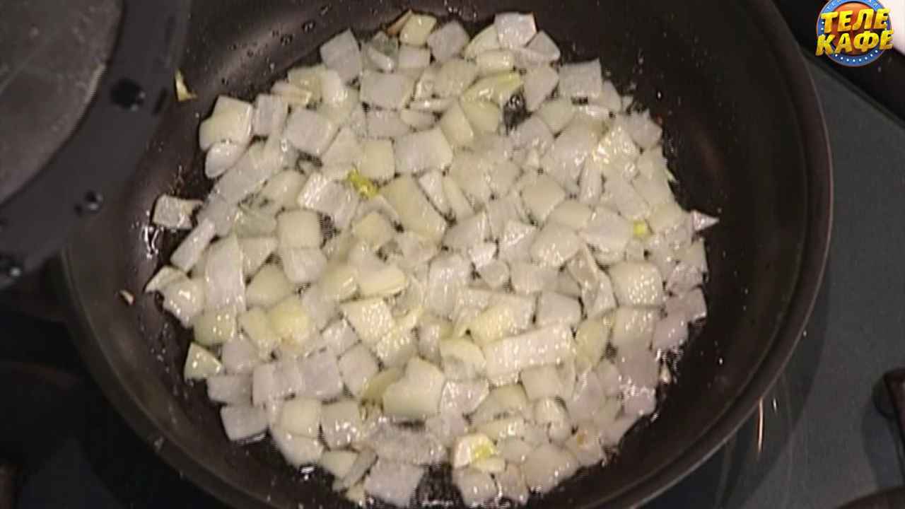 Сколько готовится лук на сковороде