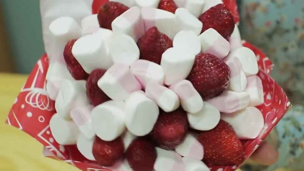 Как сделать букет из клубники и маршмеллоу