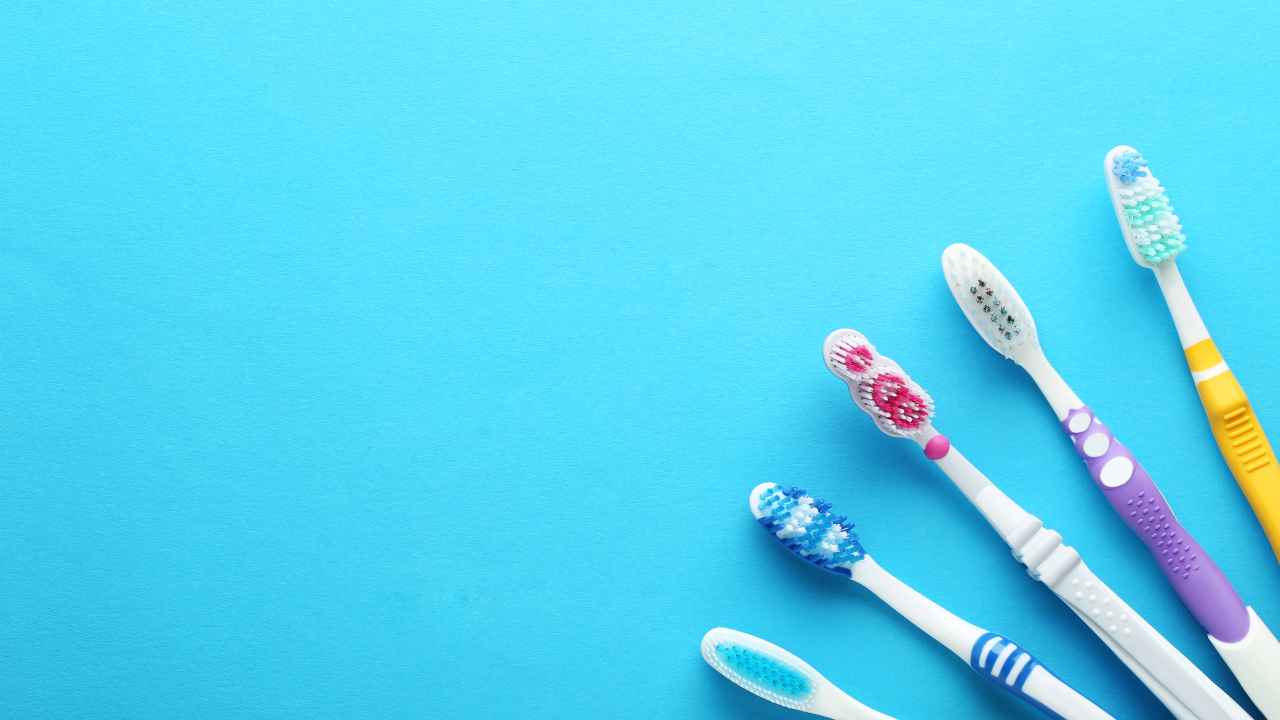 Как выбрать детскую зубную щётку