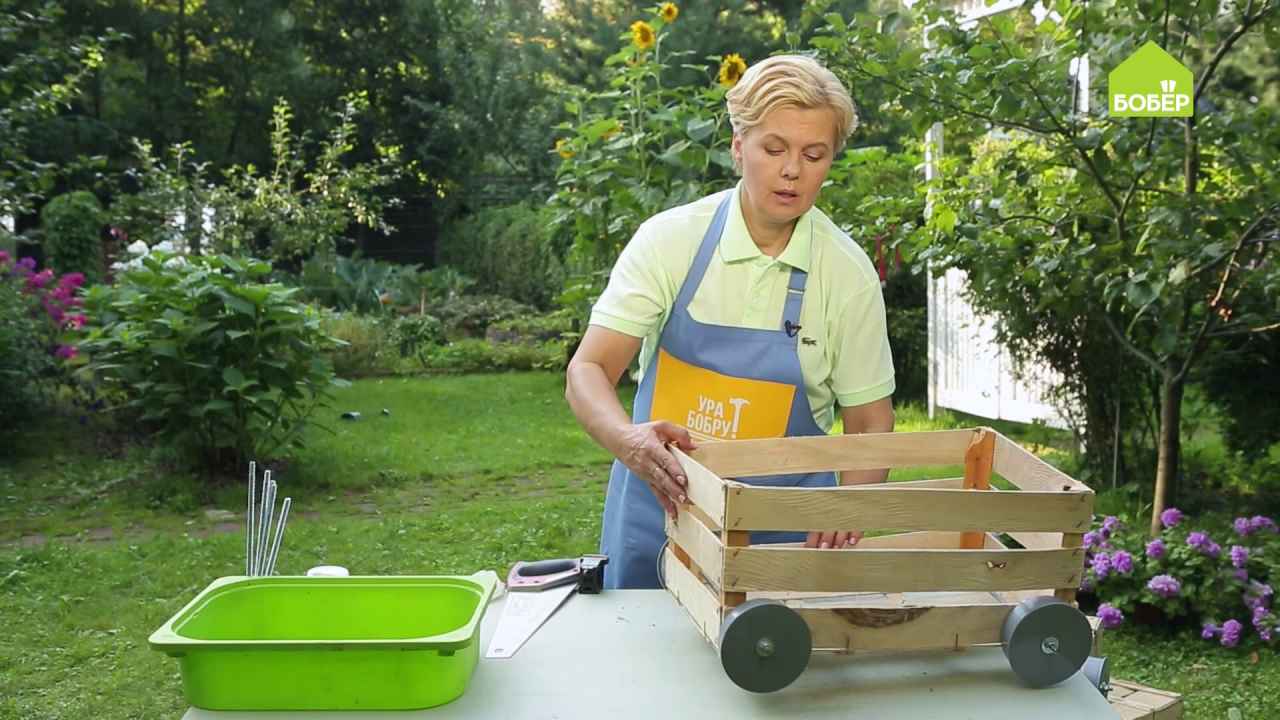 ​Паровозик из старых ящиков