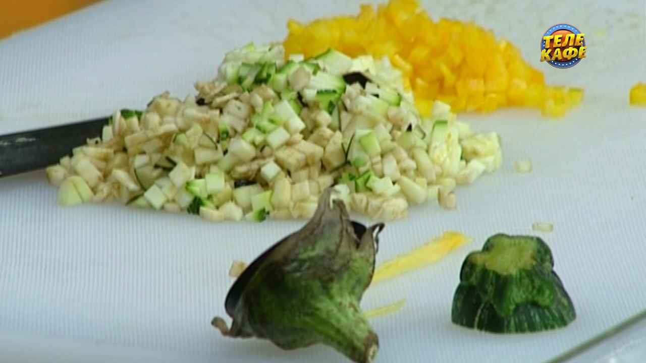 Подготавливаем овощи для террина