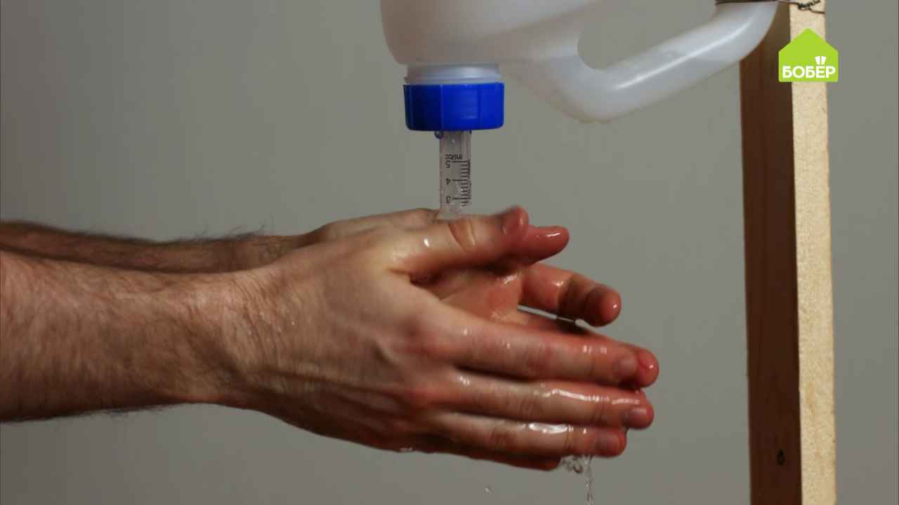 Как сделать умывальник из пластиковой бутылки?🚰 Иногда на даче или на при | Instagram