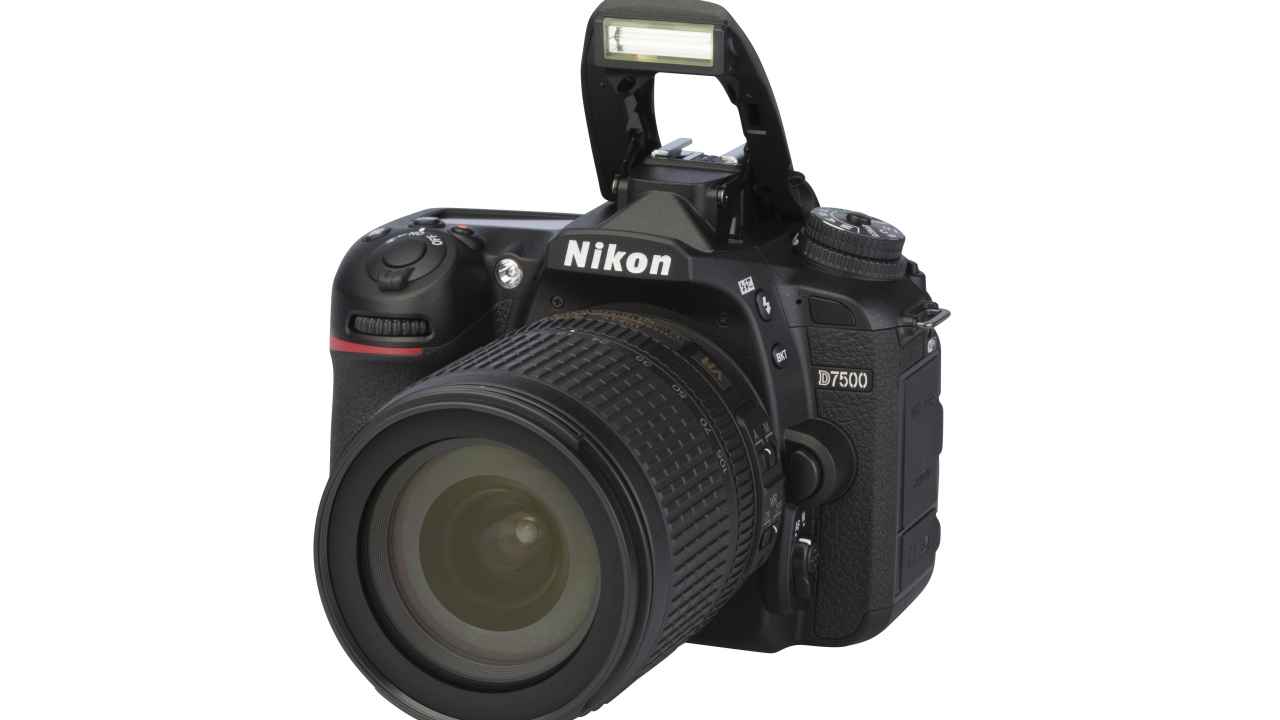 Nikon D7500 + AF-S DX NIKKOR 18-105mm 1:3.5-5.6 G ED VR