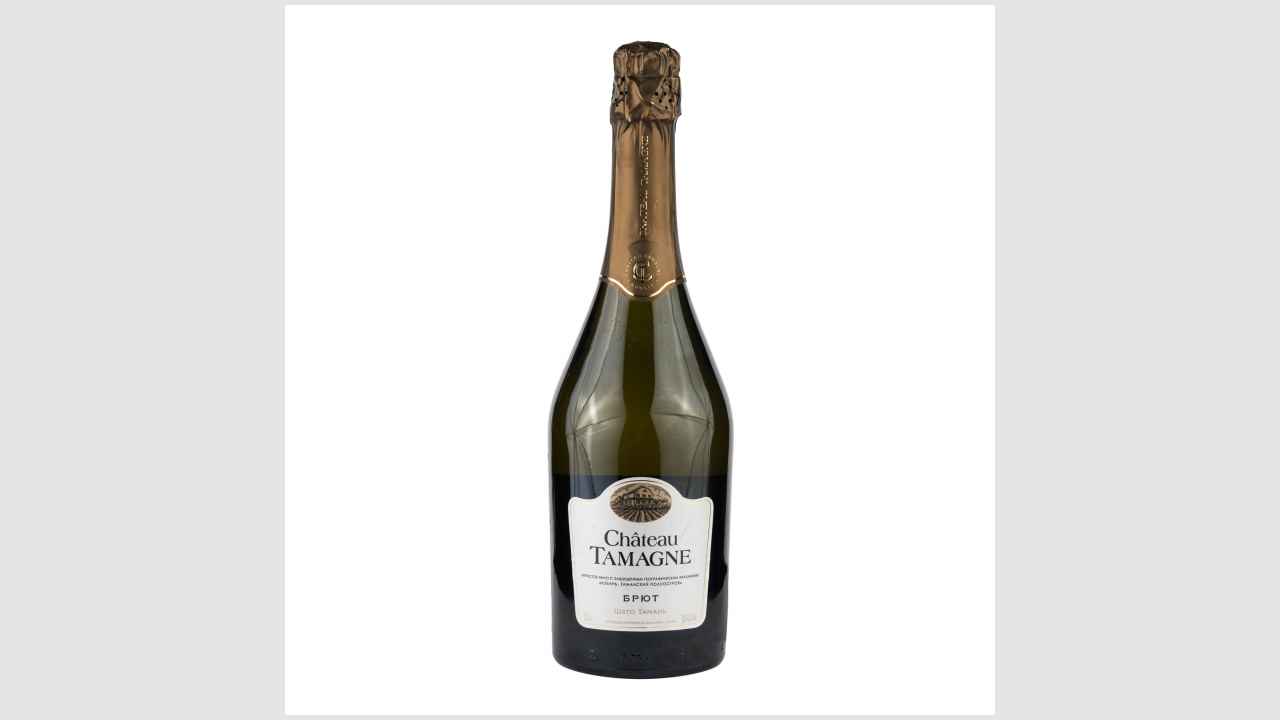 Шампанское tamagne полусладкое. Chateau Tamagne брют белое. Шато Тамань брют белое 0.75. Вино игристое Шато Тамань белое п/сл 0.75л. Шато Тамань брют белое 0.75 вино белое.
