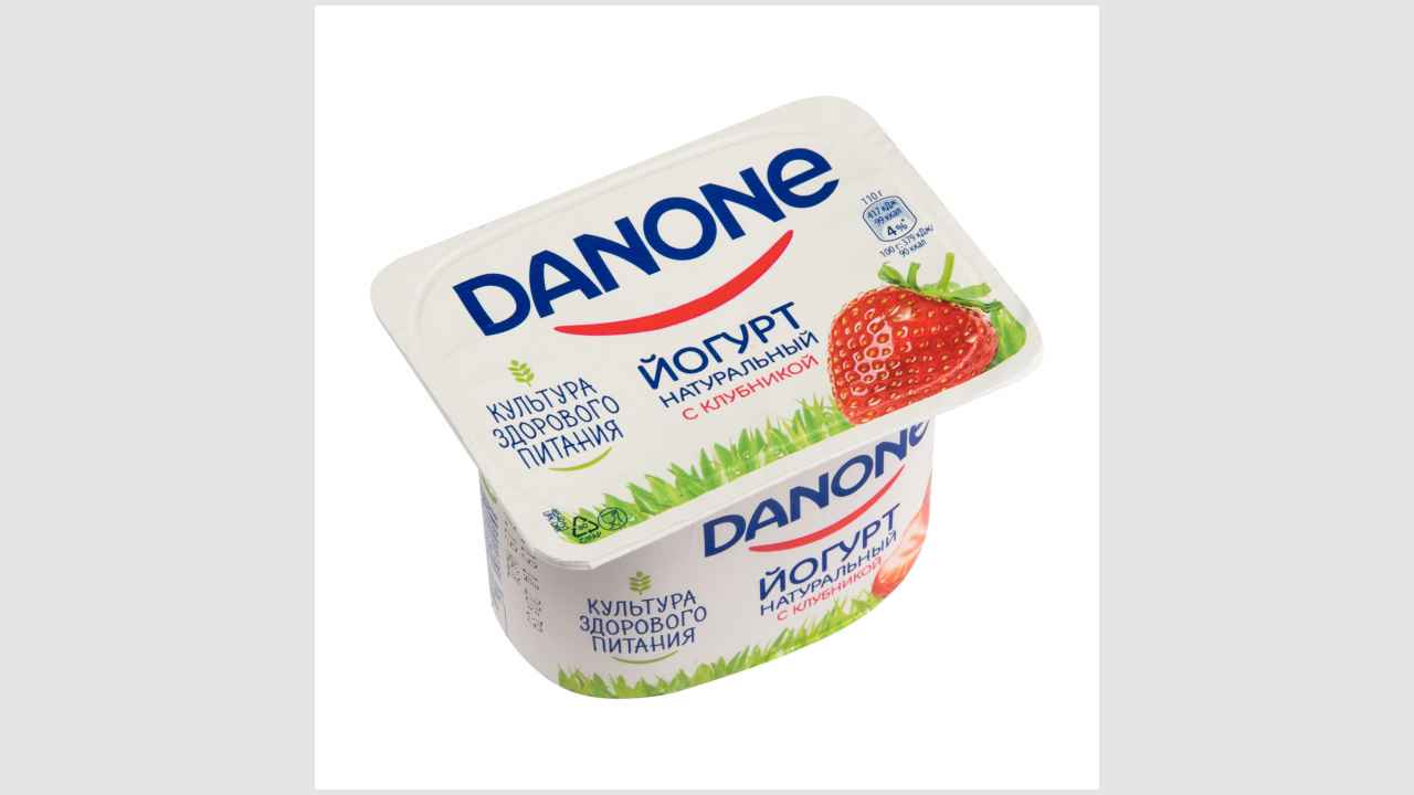 Йогурт с клубникой «Данон», с массовой долей жира 2,9 %