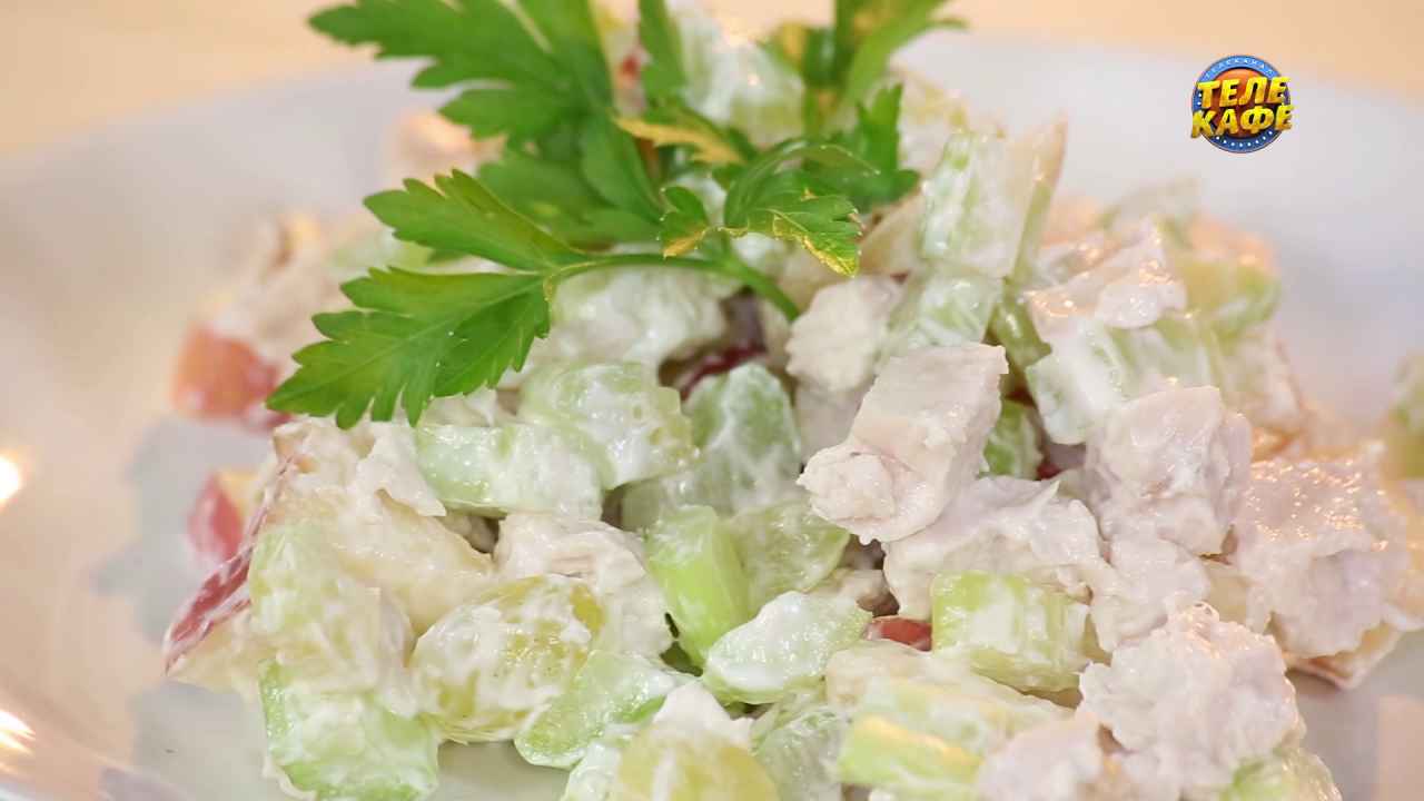 Классический салат «Столичный» с курицей