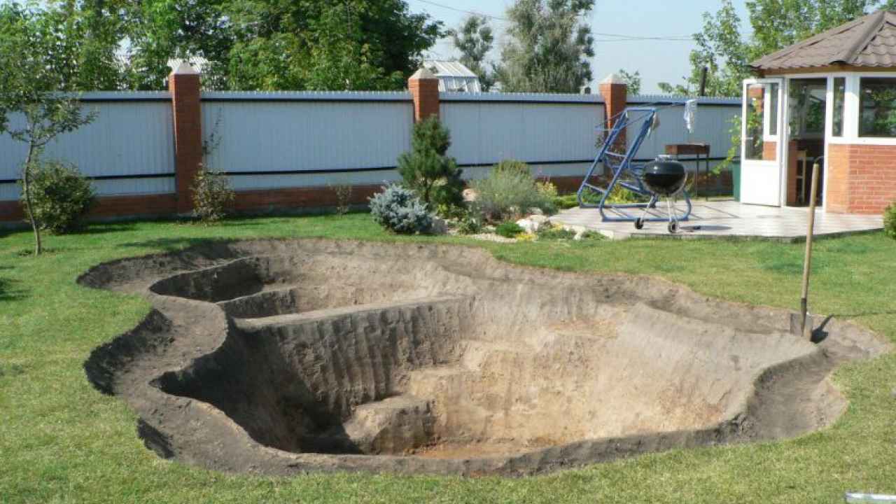 Пруд на садовом участке