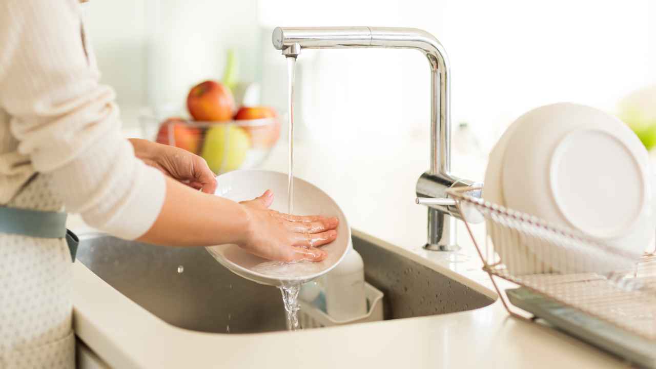 Топ-5 лучших средств для мытья посуды по отзывам хозяек