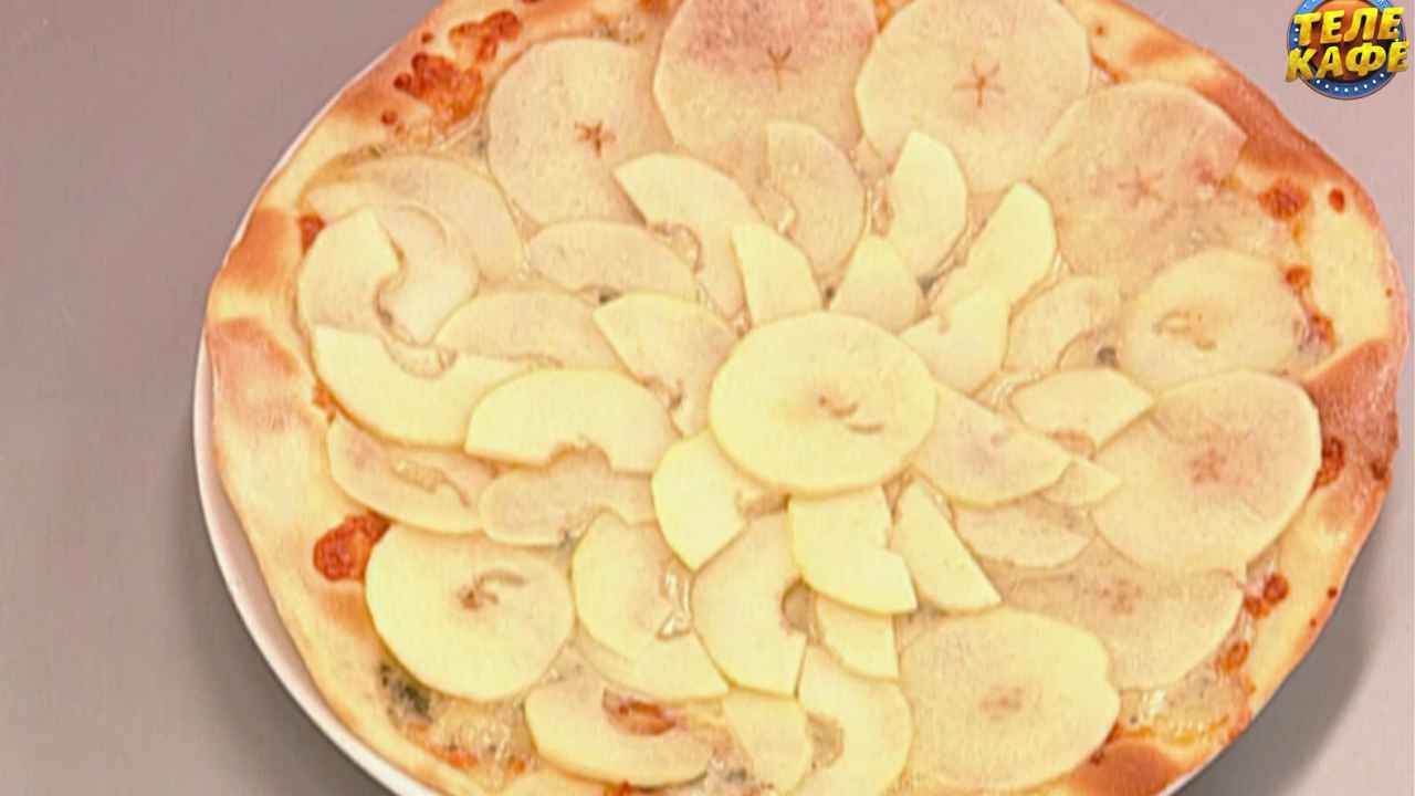 Пицца с грушей и горгонзолой