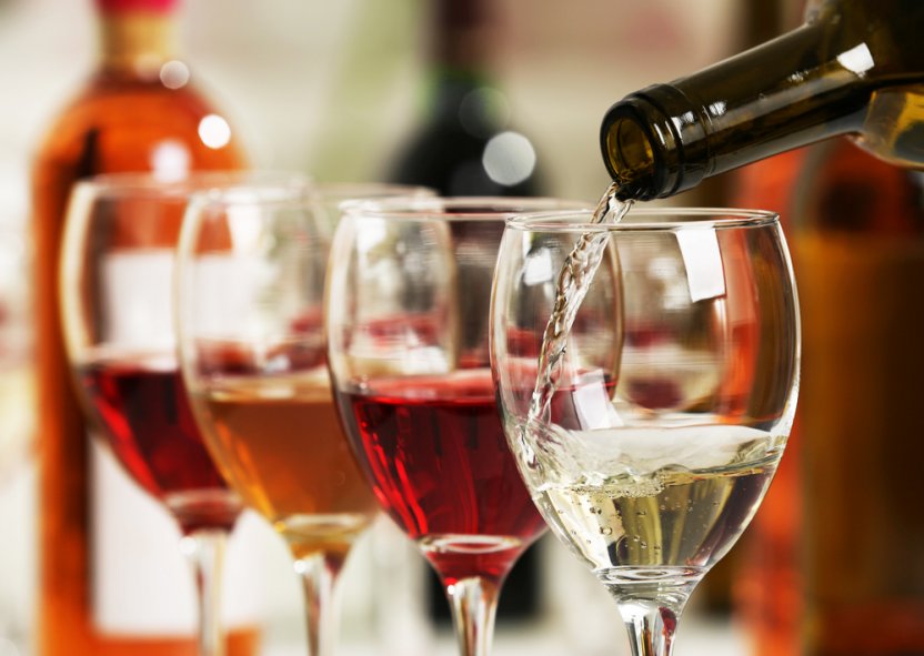 Продажу российского вина хотят продлить до полуночи / Фото: Shutterstock