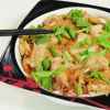 Оякодон: омлет с курицей, соевым соусом и зелёным луком