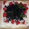Торт со сгущённым молоком и ягодами